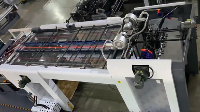 BKJ1307/1310型 全自動(dòng)卡紙貼面機(jī)
